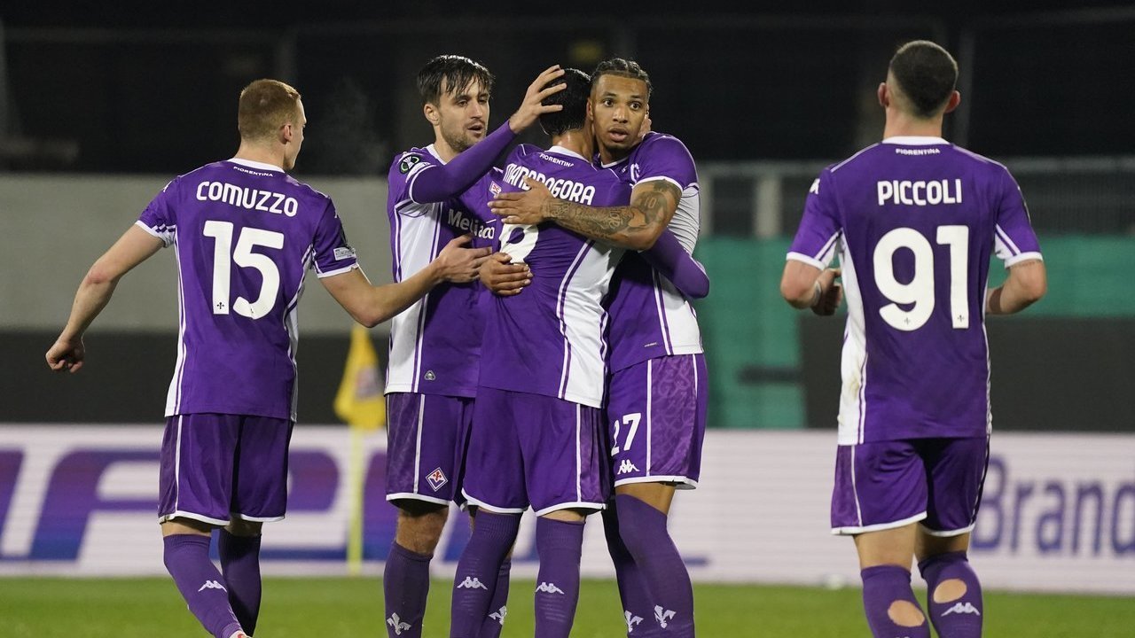Selamat dari Degradasi, Fiorentina Justru Hujan Ejekan Suporter