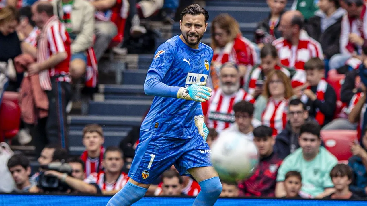 Stole Dimitrievski Puji Kerja Keras Valencia Usai Bungkam Athletic Bilbao