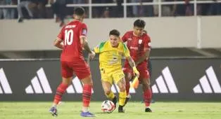 Tavares Apresiasi Semangat Juang Pemain Persebaya dalam Atmosfer Stadion Enerjik