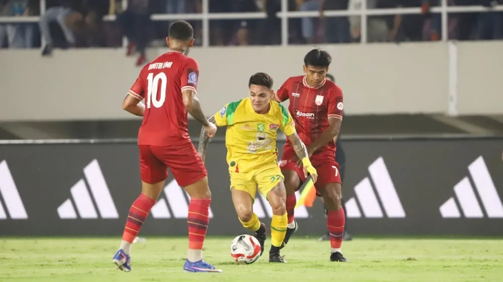 Tavares Apresiasi Semangat Juang Pemain Persebaya dalam Atmosfer Stadion Enerjik - sumber: (ileagueid)