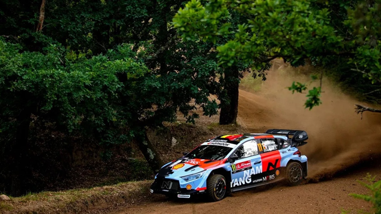Thierry Neuville Antarkan Hyundai Raih Kemenangan di Reli Portugal