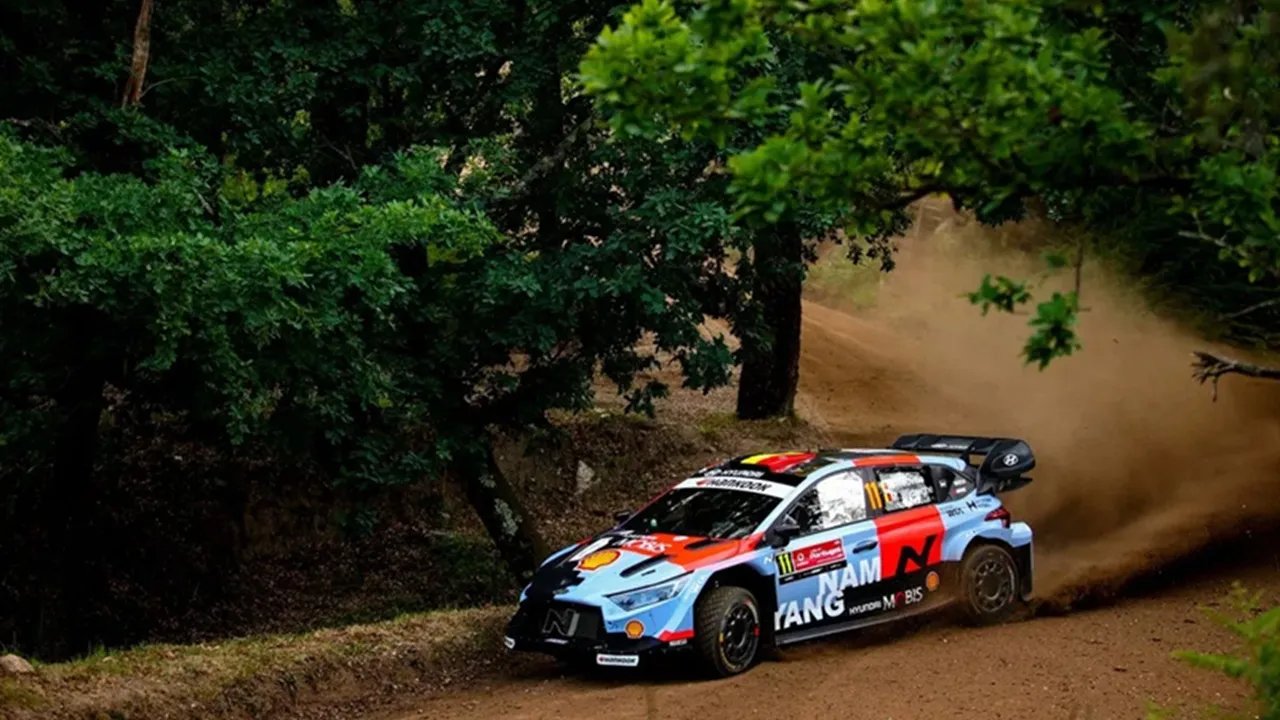 Thierry Neuville Antarkan Hyundai Raih Kemenangan di Reli Portugal