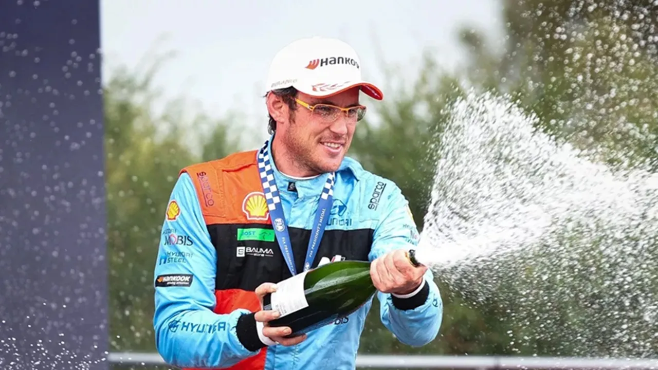 Thierry Neuville Raih Kemenangan Istimewa di Reli Portugal