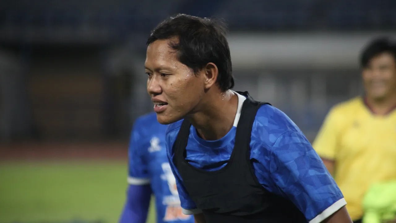 Gelandang Persib, Adam Alis