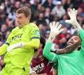 VAR Batalkan Gol West Ham Usai Pelanggaran Pablo