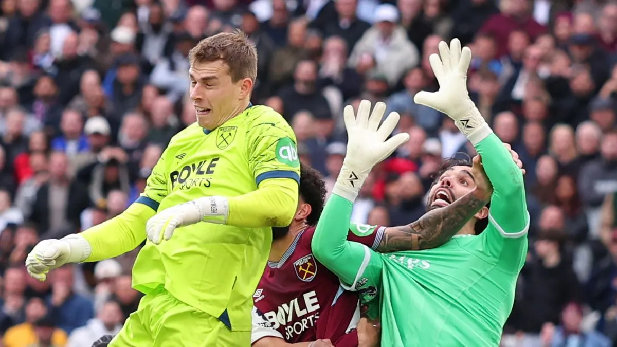 VAR Batalkan Gol West Ham Usai Pelanggaran Pablo - sumber: (footballlondon)