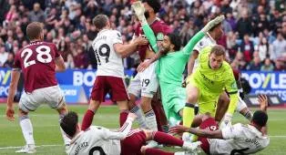 VAR Kontroversial: Gol West Ham Dianulir, Arsenal Menang