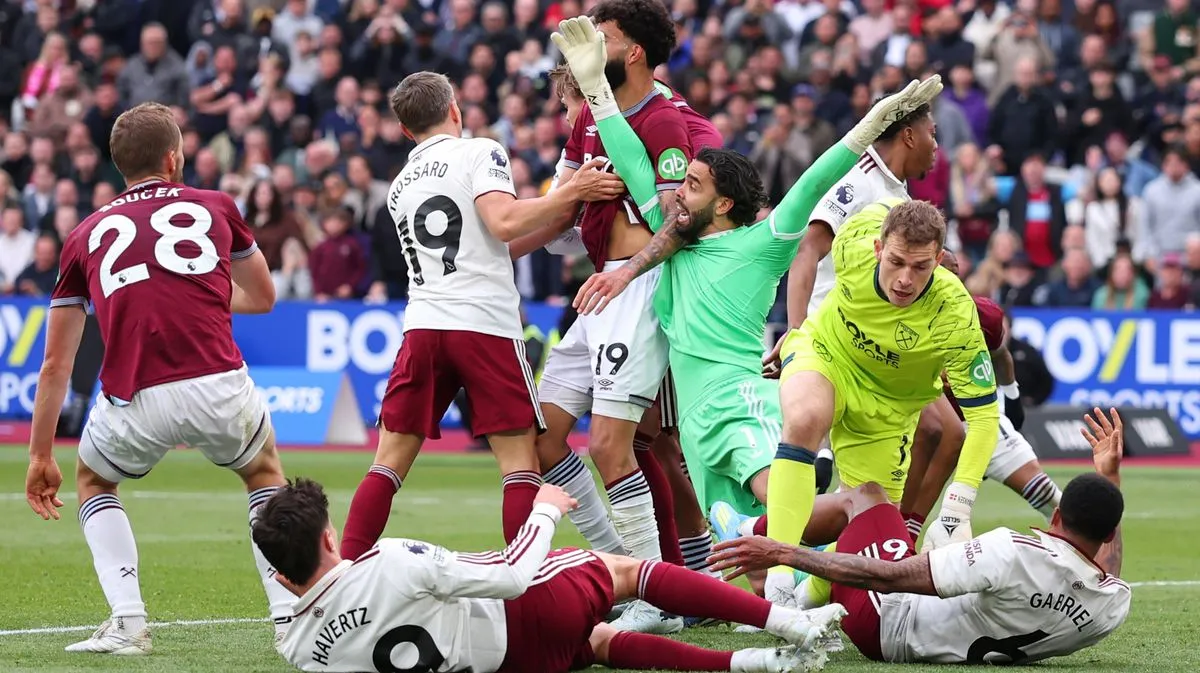 VAR Kontroversial: Gol West Ham Dianulir, Arsenal Menang - sumber: (footballlondon)