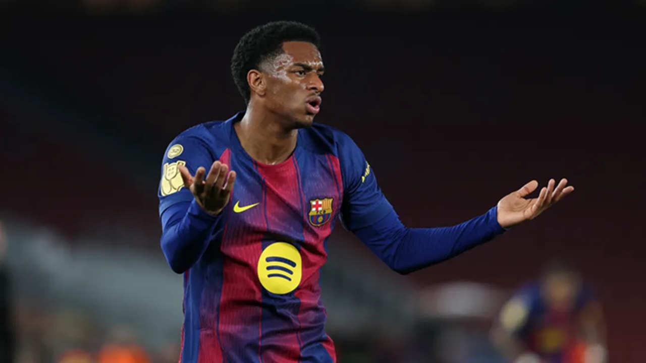 Barcelona Mempertimbangkan Mencari Bek Sayap Kiri
