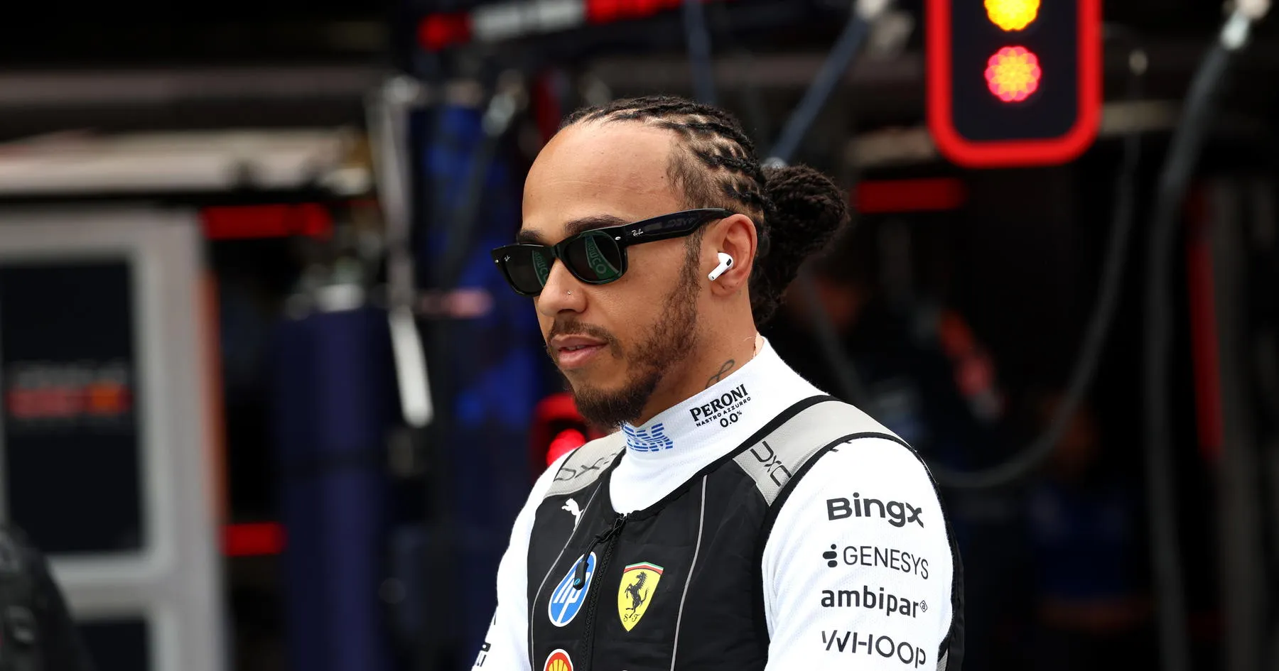 Hamilton Instruksikan Ferrari Kurangi Hambatan SF-26 - sumber: (racingnews365)