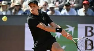 Jannik Sinner Tak Gentar Hadapi Prospek Torehkan Career Golden Masters