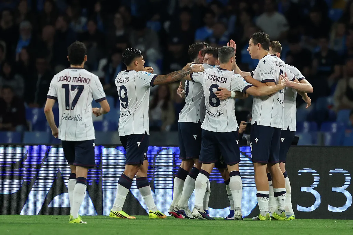 Napoli Tumbangkan Bologna, Posisi Empat Besar Conte Terancam - sumber: (footballitalia)