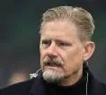 Peter Schmeichel Kritik Gaya Bermain Arsenal yang “Buruh”