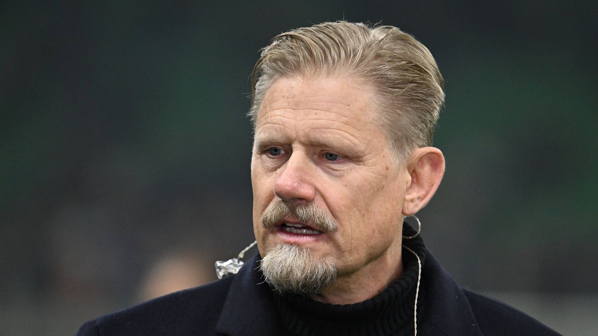 Peter Schmeichel Kritik Gaya Bermain Arsenal yang “Buruh”