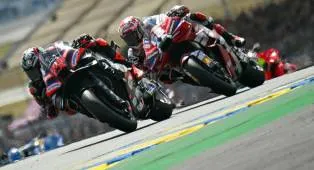 Aprilia Ungguli Ducati di Le Mans Berkat Traksi dan Masuk Tikungan