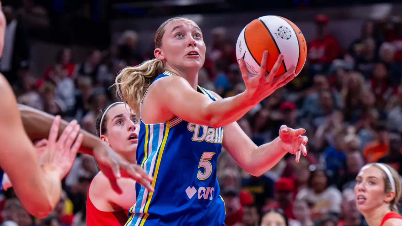 Kemampuan membaca permainan Paige Bueckers dipuji pelatih baru Dallas Wings, Jose Fernandez. (Foto: AP)