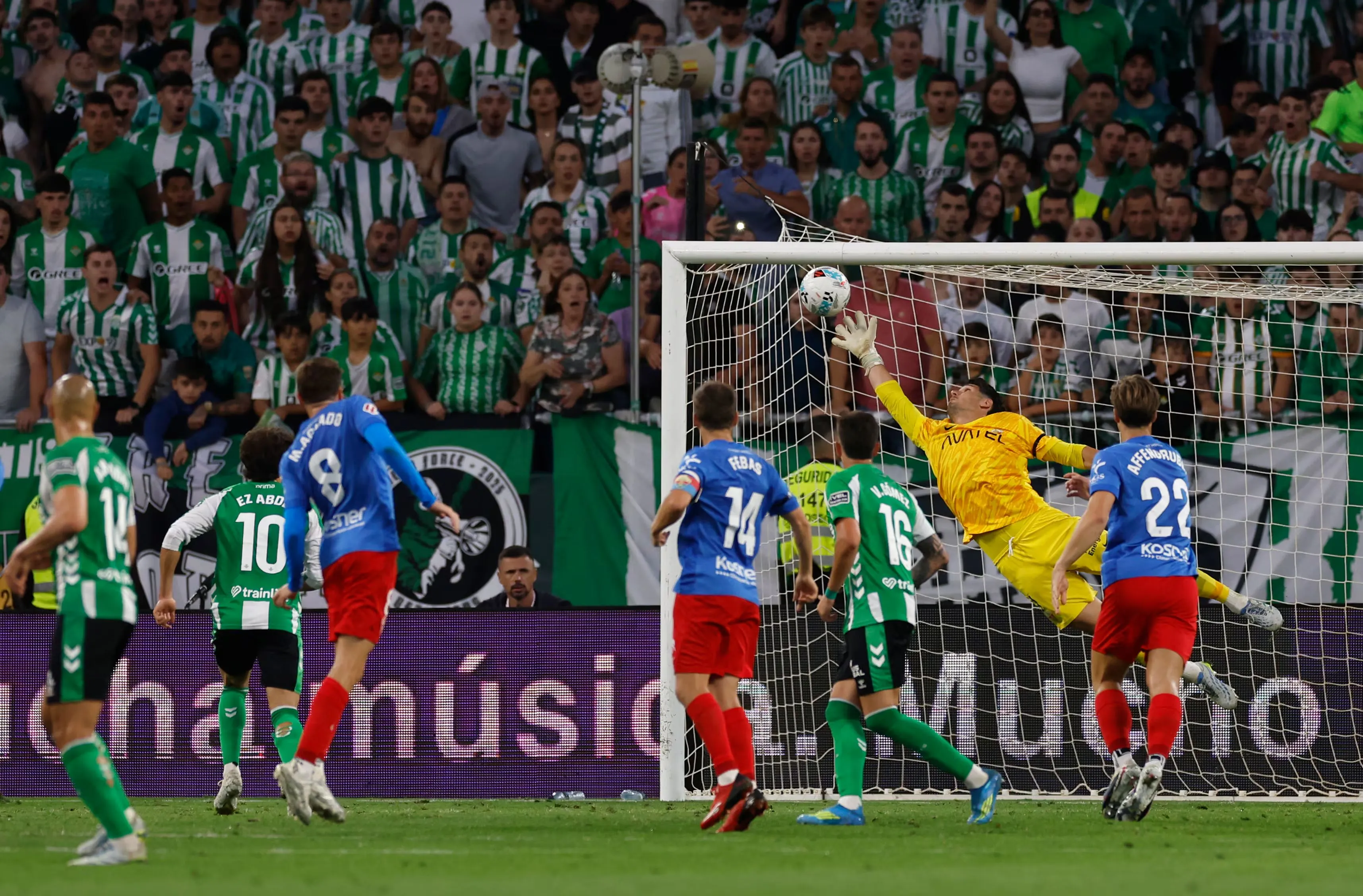 Betis Kembali ke Liga Champions Setelah 21 Tahun - sumber: (footballespana)