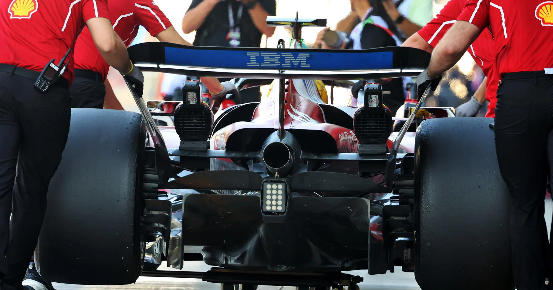 F1 Pertimbangkan Kembali Gunakan Mesin V8 pada 2030 - sumber: (racingnews365)