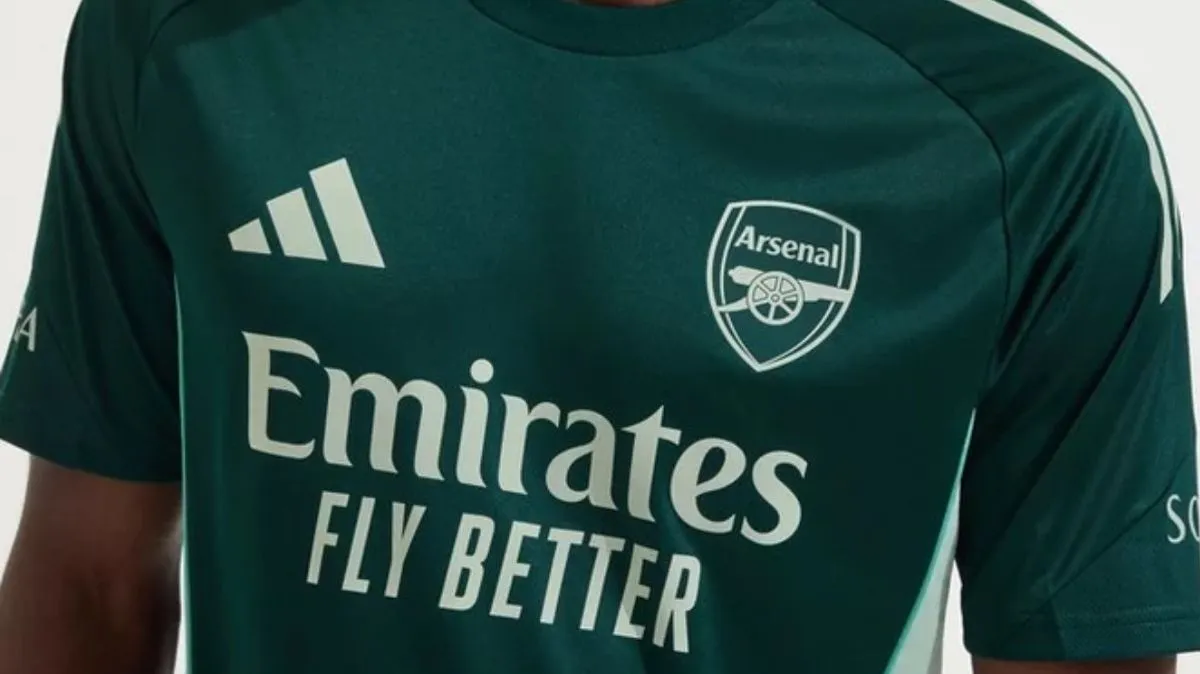 Judul: Jersey Arsenal 2025/26 Hanya £7 Jelang Laga Krusial Liga Inggris