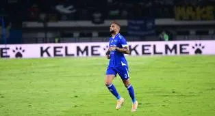 Kabar Baik Bagi Persib, Cedera Hamstring Kurzawa Tak Parah