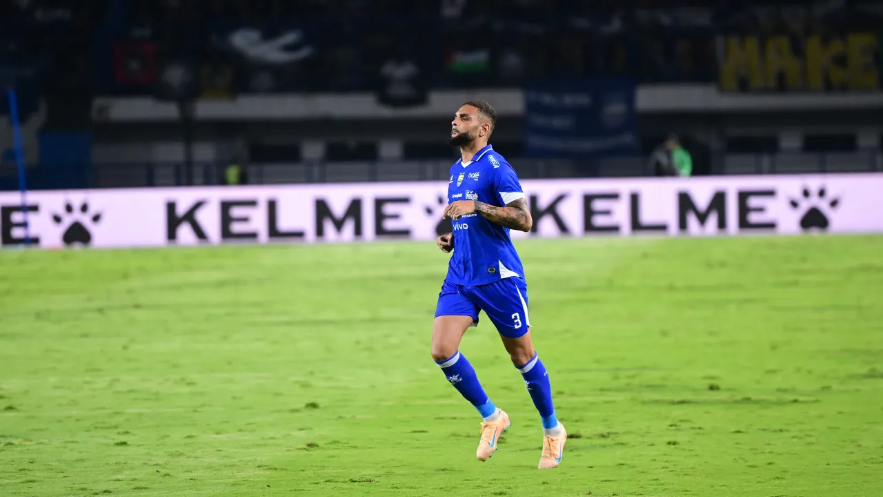 Bek kiri Persib, Layvin Kurzawa