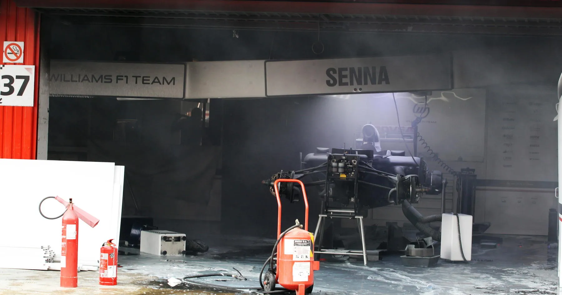 Kemenangan F1 Maldonado Dicederai Kebakaran di Garasi - sumber: (racingnews365)