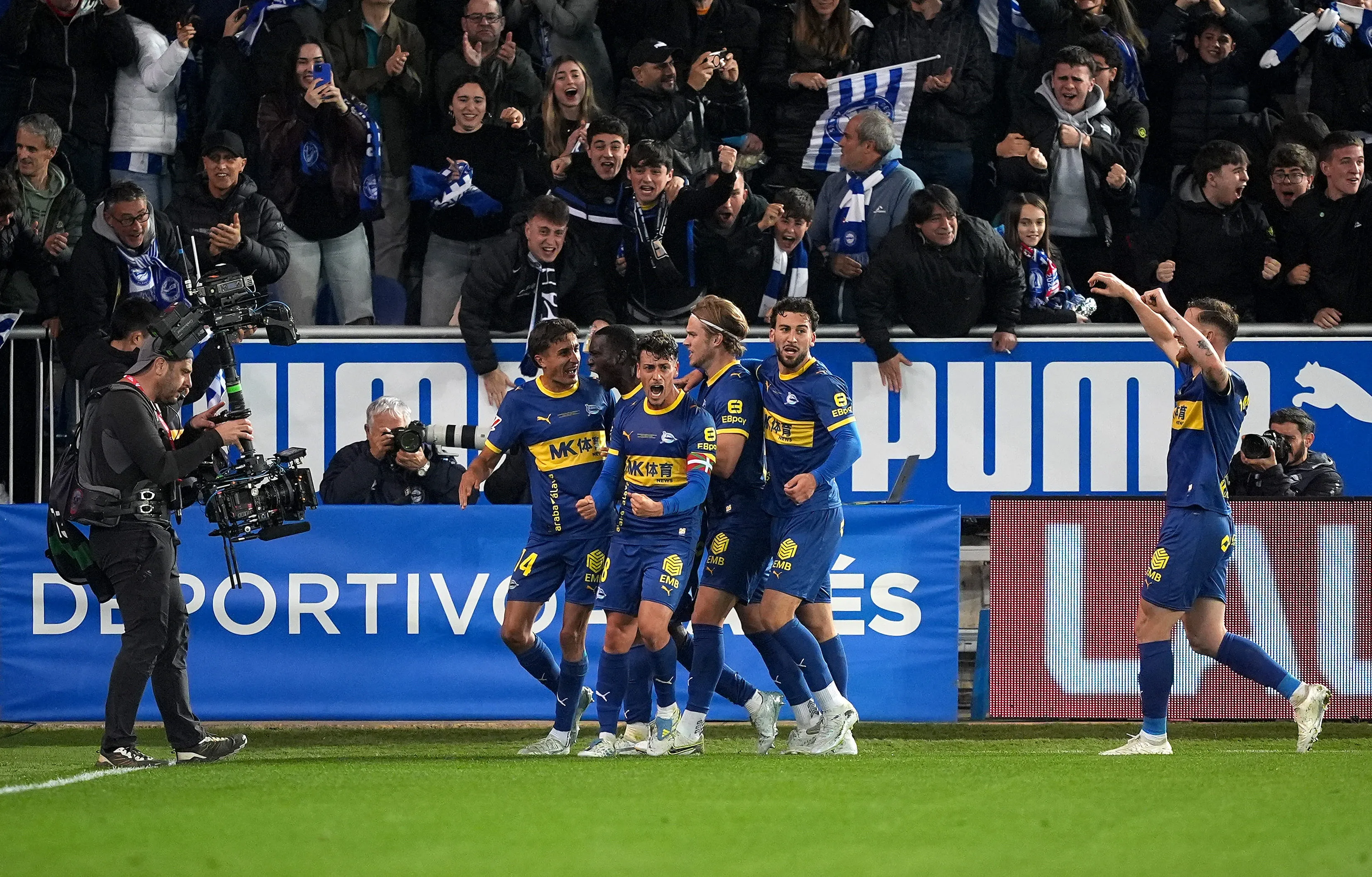 Alaves Keluar dari Zona Degradasi Usai Taklukkan Barcelona - sumber: (footballespana)