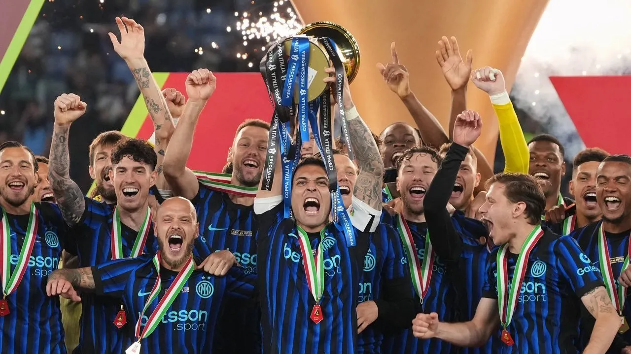 Angkat Trofi Coppa Italia, Lautaro Martinez Pimpin Pesta Double Domestik