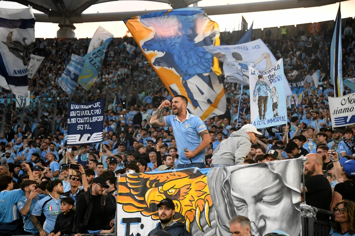 Atmosfer Panas: Koreografi Spektakuler Lazio vs Inter di Final Coppa Italia - sumber: (footballitalia)