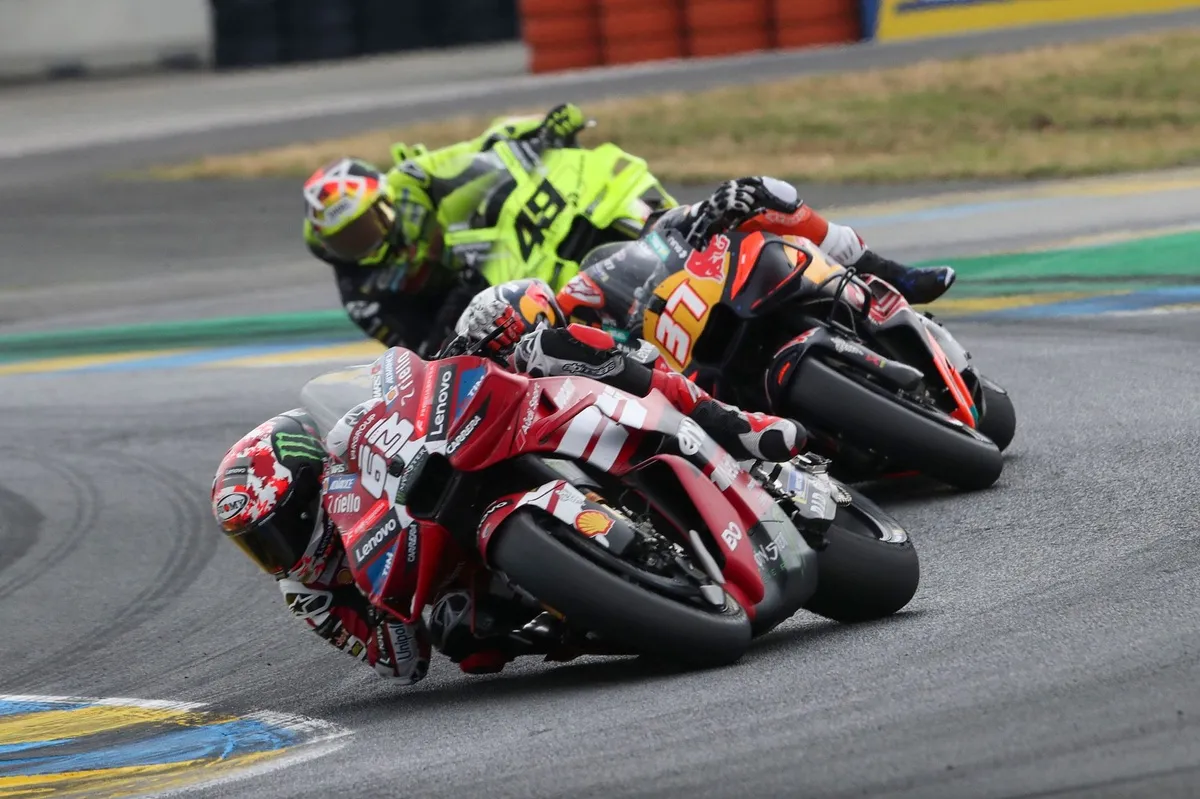 Bagnaia Kembali Rasakan Kecepatan di MotoGP Setelah 18 Bulan - sumber: (motorsport)