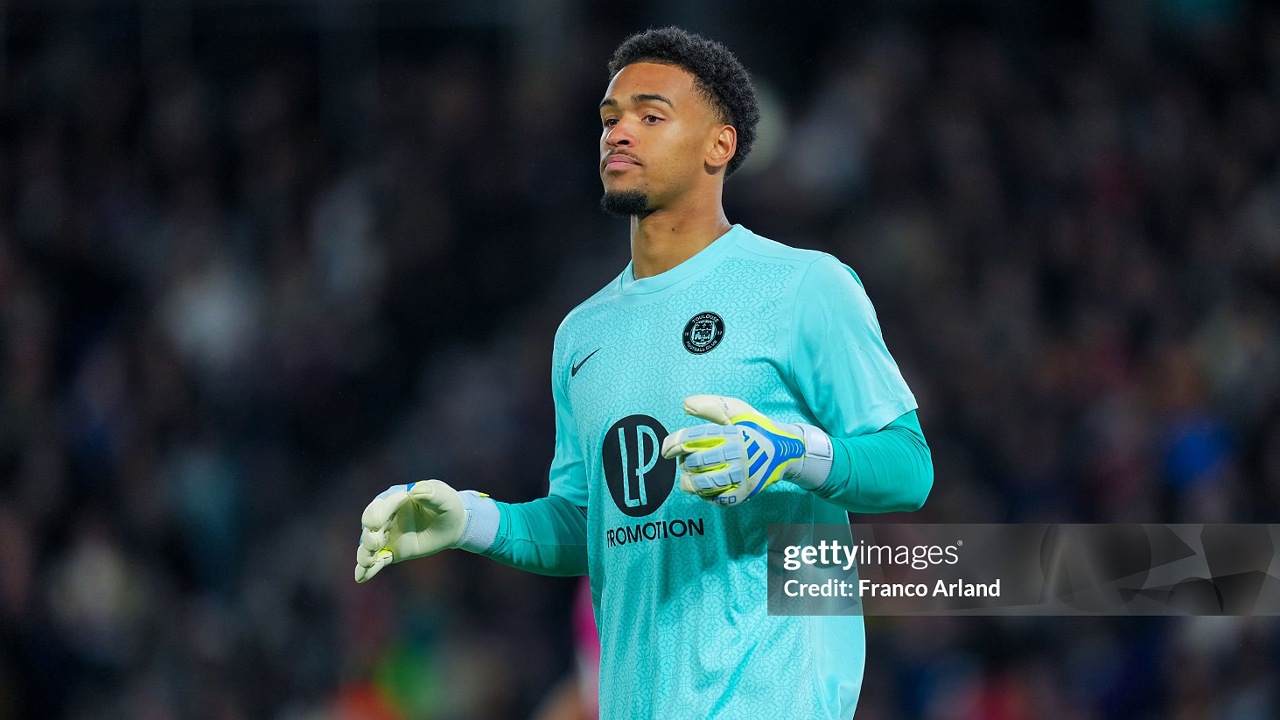 Guillaume Restes Masuk Radar Aston Villa Pengganti Emi Martinez