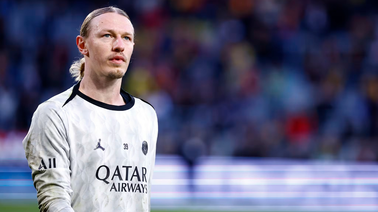 Meski Menang 2-0, Matvey Safonov Akui Lens Menyulitkan PSG