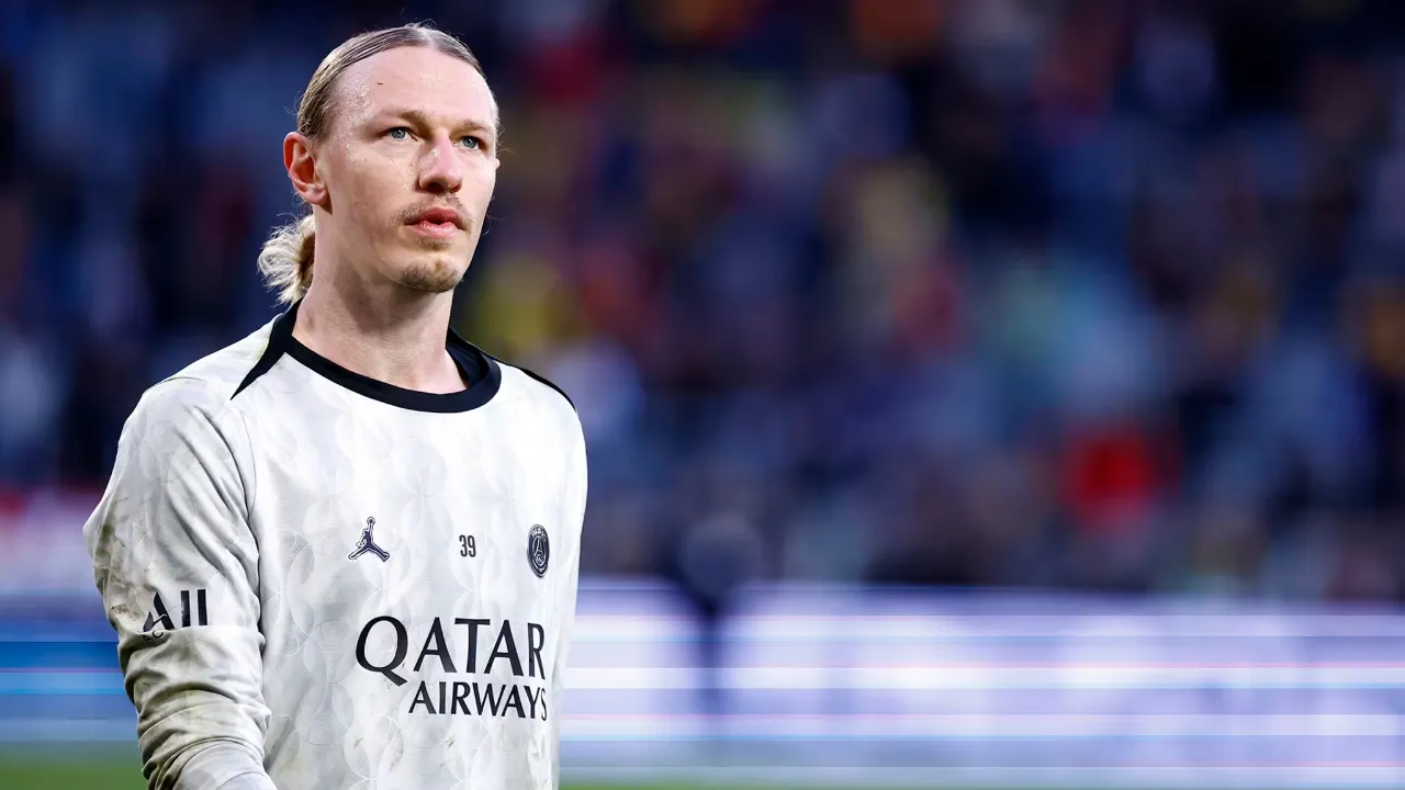 Meski Menang 2-0, Matvey Safonov Akui Lens Menyulitkan PSG