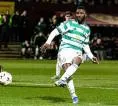 Penalti Kontroversial Jaga Asa Celtic Juara, Derek McInnes Kecewa Berat