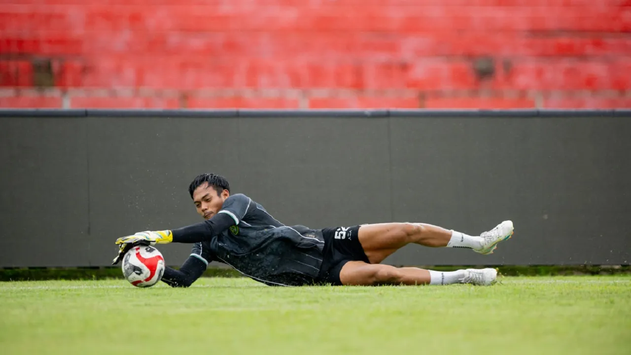 Kiper andalan Persebaya Surabaya, Andhika Ramadhani