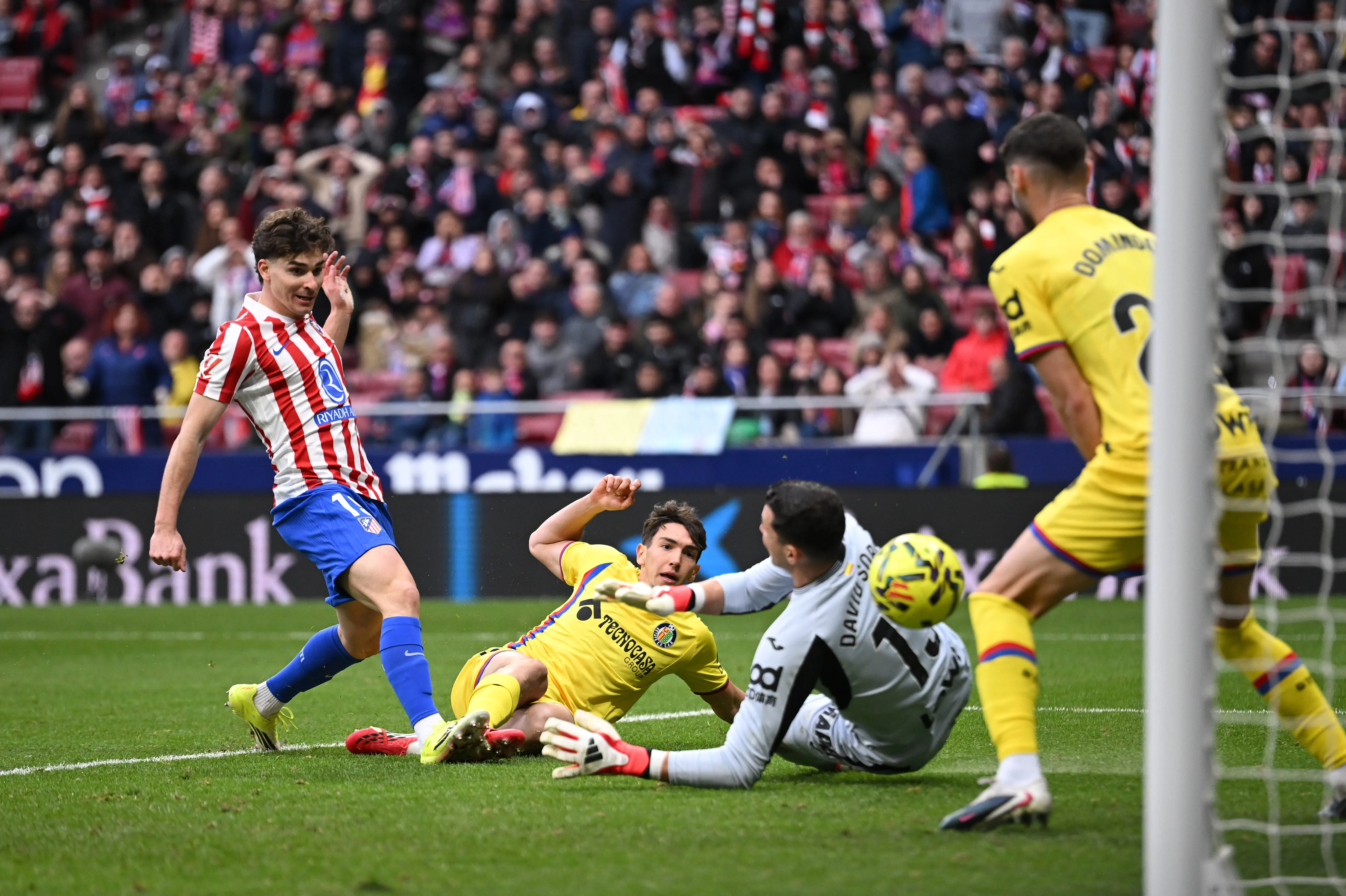 PSG Tawarkan Dua Pemain ke Atletico dalam Negosiasi Alvarez - sumber: (footballespana)