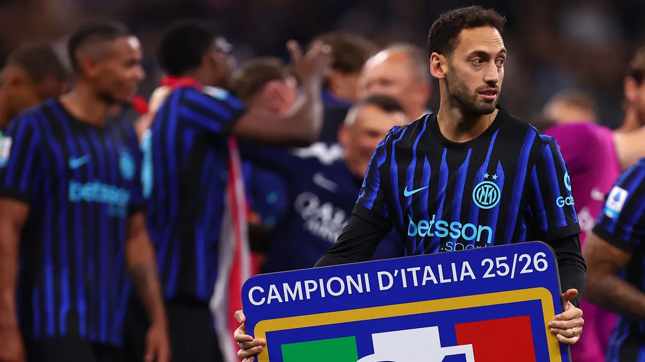 Rayakan Double Inter, Hakan Calhanoglu: Trofi Ini untuk Keluarga Saya