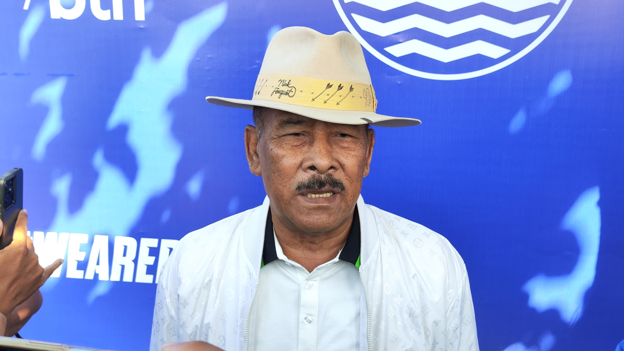 Umuh Sentil Persib Pantang Remehkan PSM di Papan Bawah