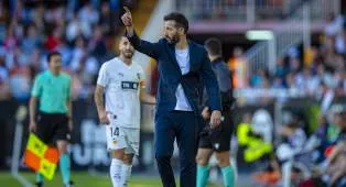 Carlos Corberan Terima Kritik Fans Valencia Usai Gagal Kalahkan Vallecano