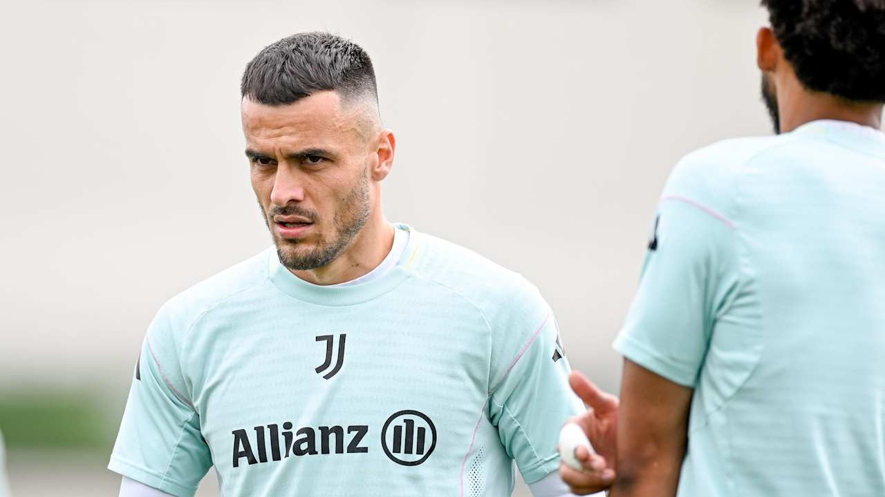 Dipastikan Tinggalkan Juventus, Filip Kostic Sudah Ramai Peminat