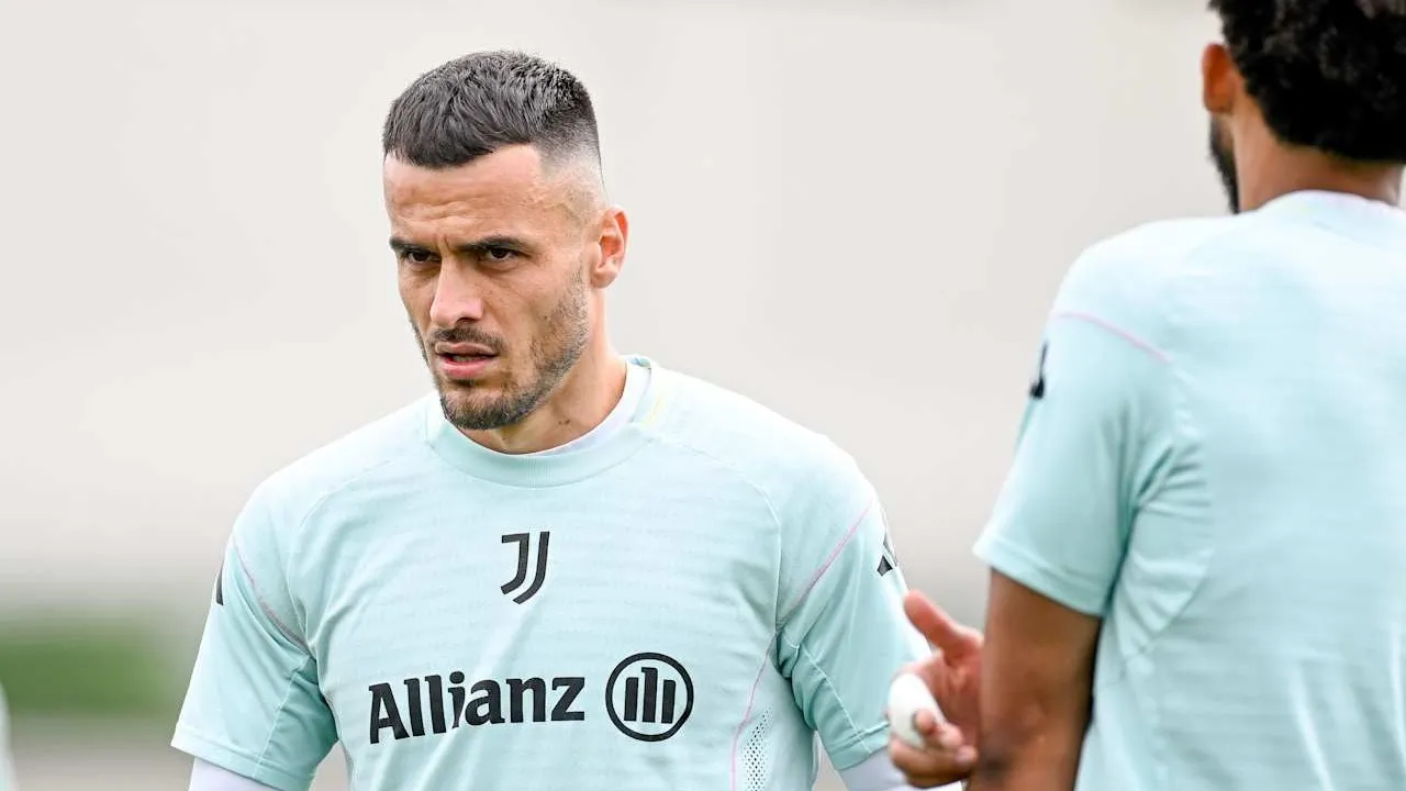 Dipastikan Tinggalkan Juventus, Filip Kostic Sudah Ramai Peminat