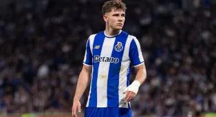 Dua Raksasa Inggris Gigit Jari, Oskar Pietuszewski Pilih Bertahan di Porto