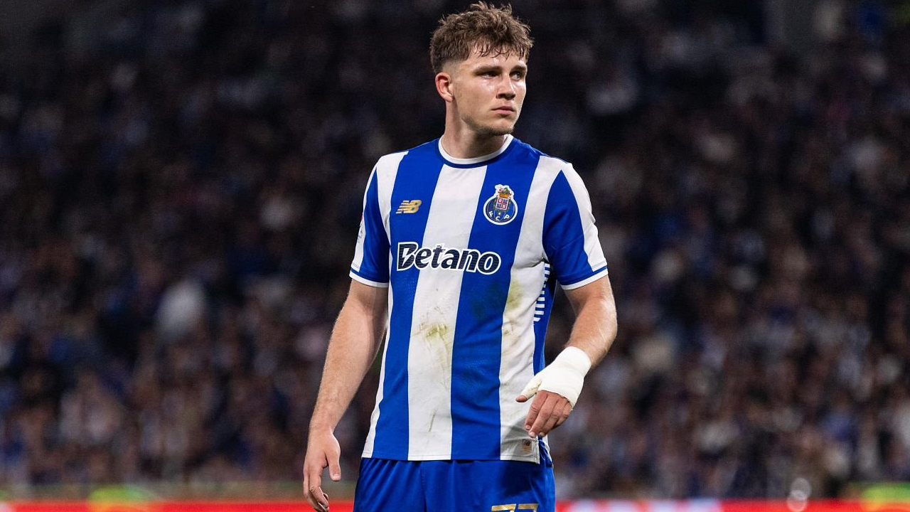 Dua Raksasa Inggris Gigit Jari, Oskar Pietuszewski Pilih Bertahan di Porto