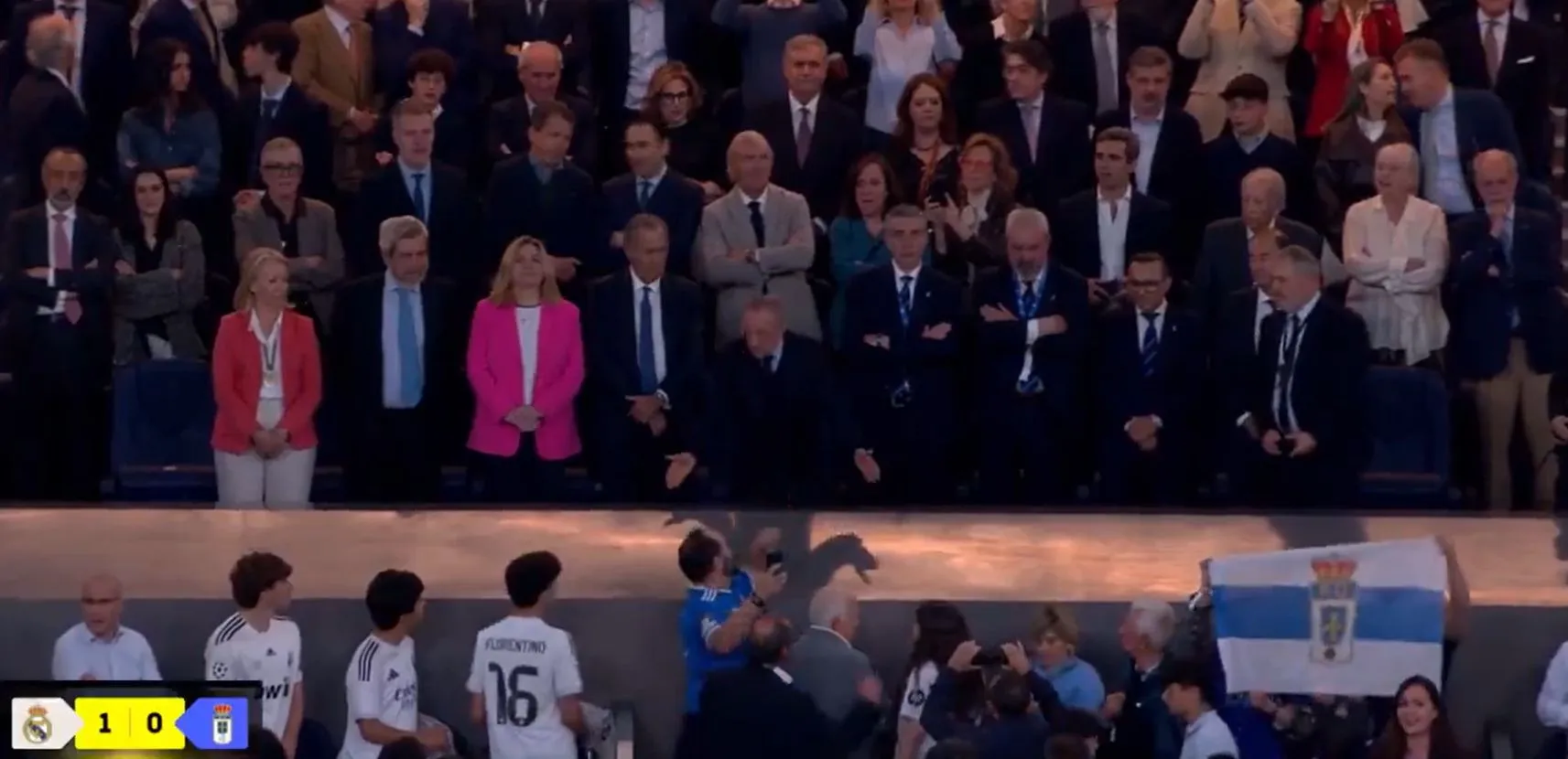Florentino Perez Terlibat Debat dengan Penggemar di Bernabeu - sumber: (footballespana)