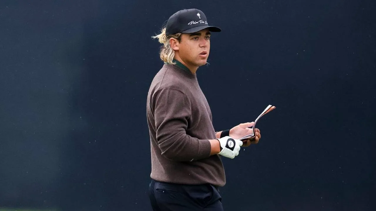 Garrick Higgo menyelesaikan ronde pembuka dengan skor 1-under 69 di Aronimink Golf Club, Pennsylvania, setelah bangkit dari hukuman yang diterimanya. (Foto: Golf Digest)