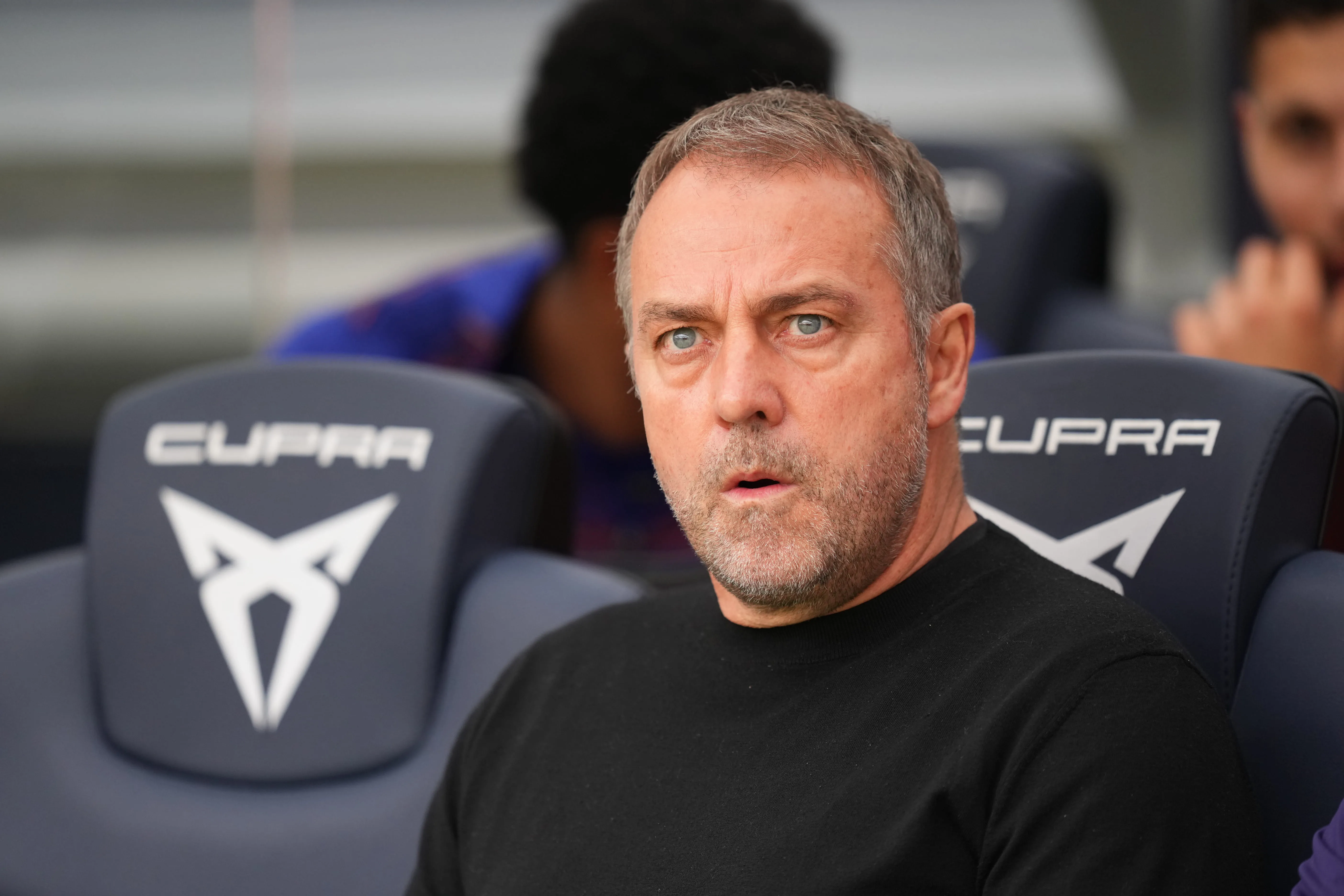 Hansi Flick Akan Bahas Masa Depan 4 Pemain Barcelona - sumber: (footballespana)