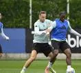 Juventus Bisa Tukar Jonathan David dengan Randal Kolo Muani