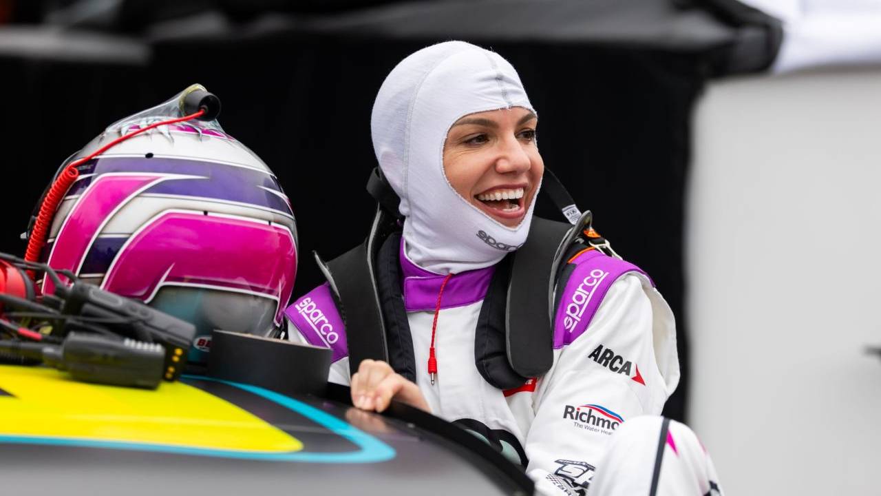 Katherine Legge Coba Taklukkan Dua Balapan Ikonik Sekaligus Akhir Bulan Ini