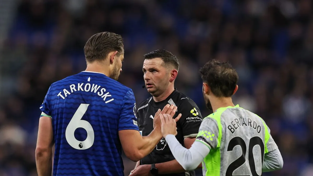Kesalahan VAR Man City Berdampak pada Ambisi Juara Arsenal - sumber: (footballlondon)