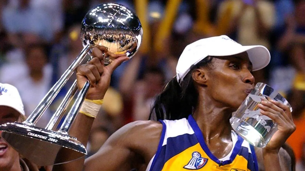 Legenda Sparks Lisa Leslie Akan Diabadikan lewat Patung di Los Angeles